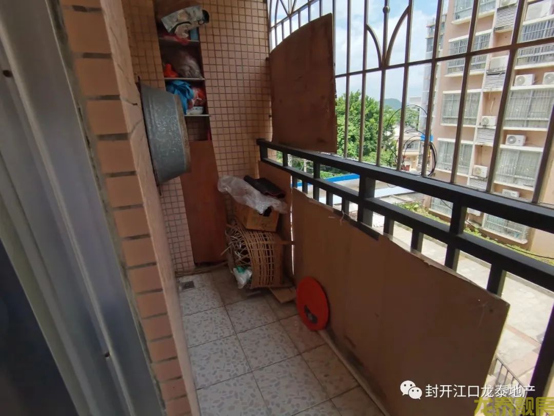 广信新城 步梯靓楼层 136方大三房 南向