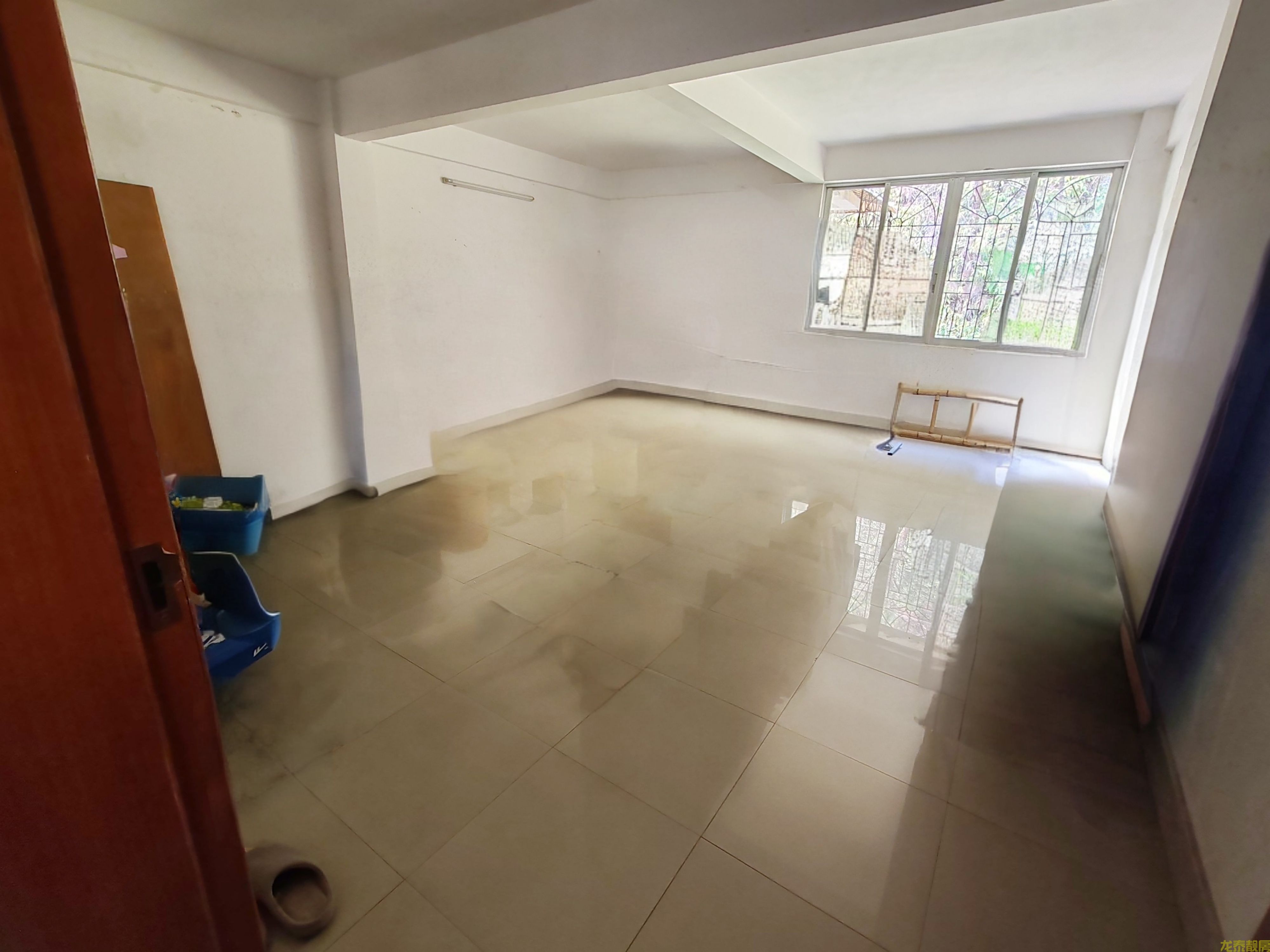 江口城区三层半自建房带前后花园