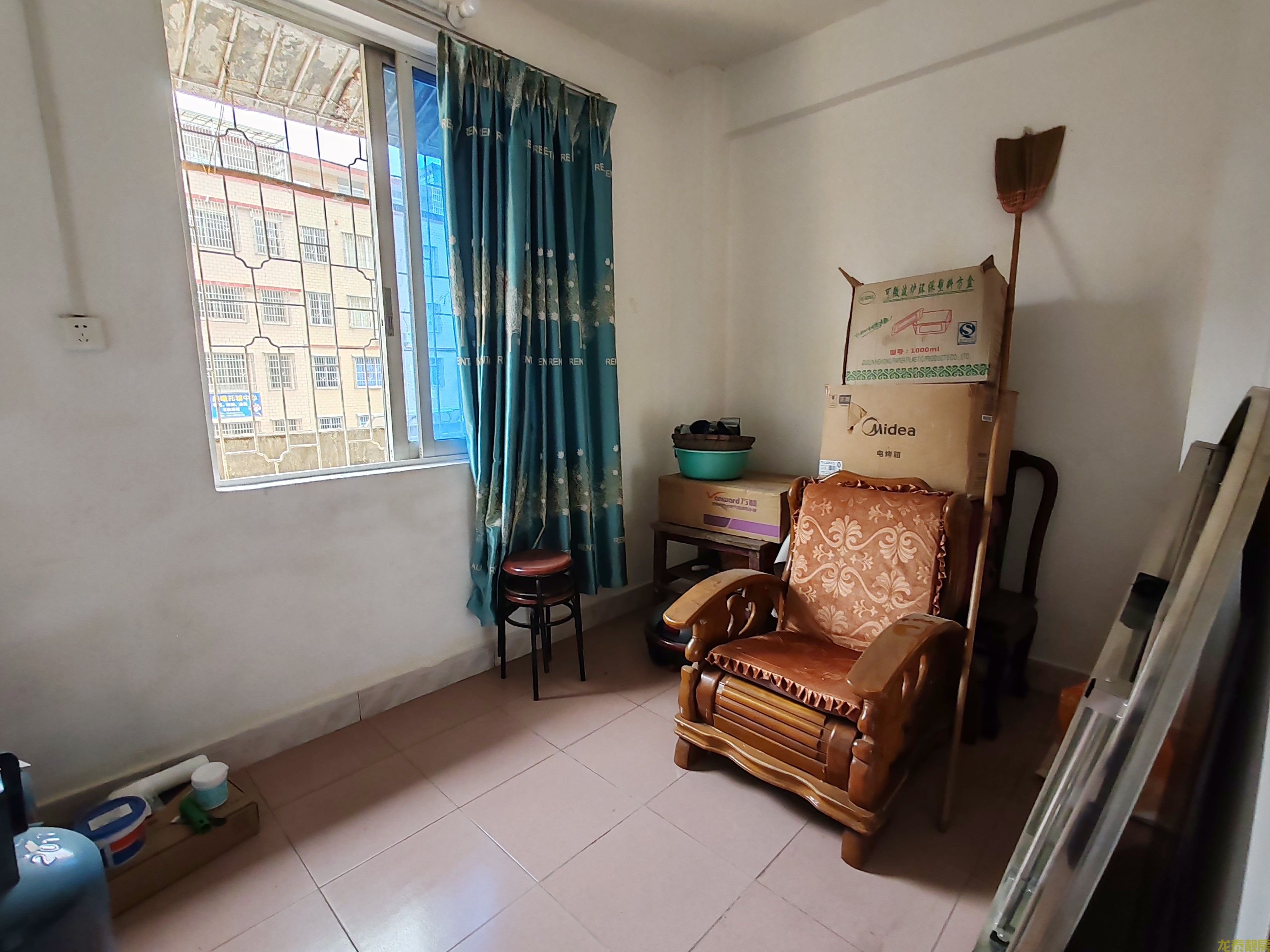 三元教师村步梯三楼